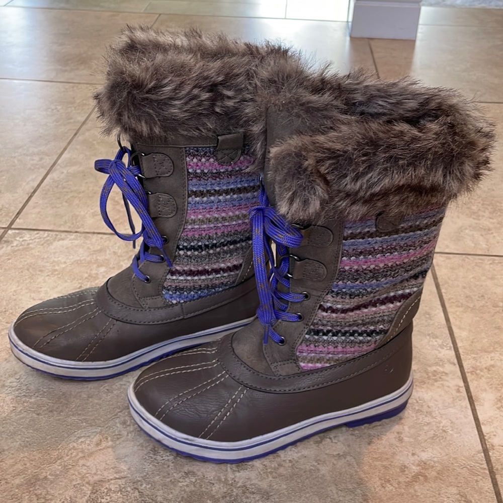 Girls Northside Snow boots. Brownish/gray size 4 EUC